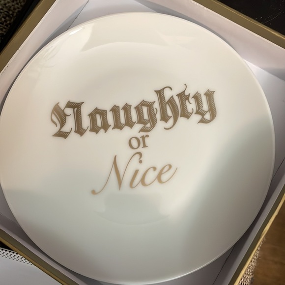 4 Holiday🎄Plates - Picture 6 of 7